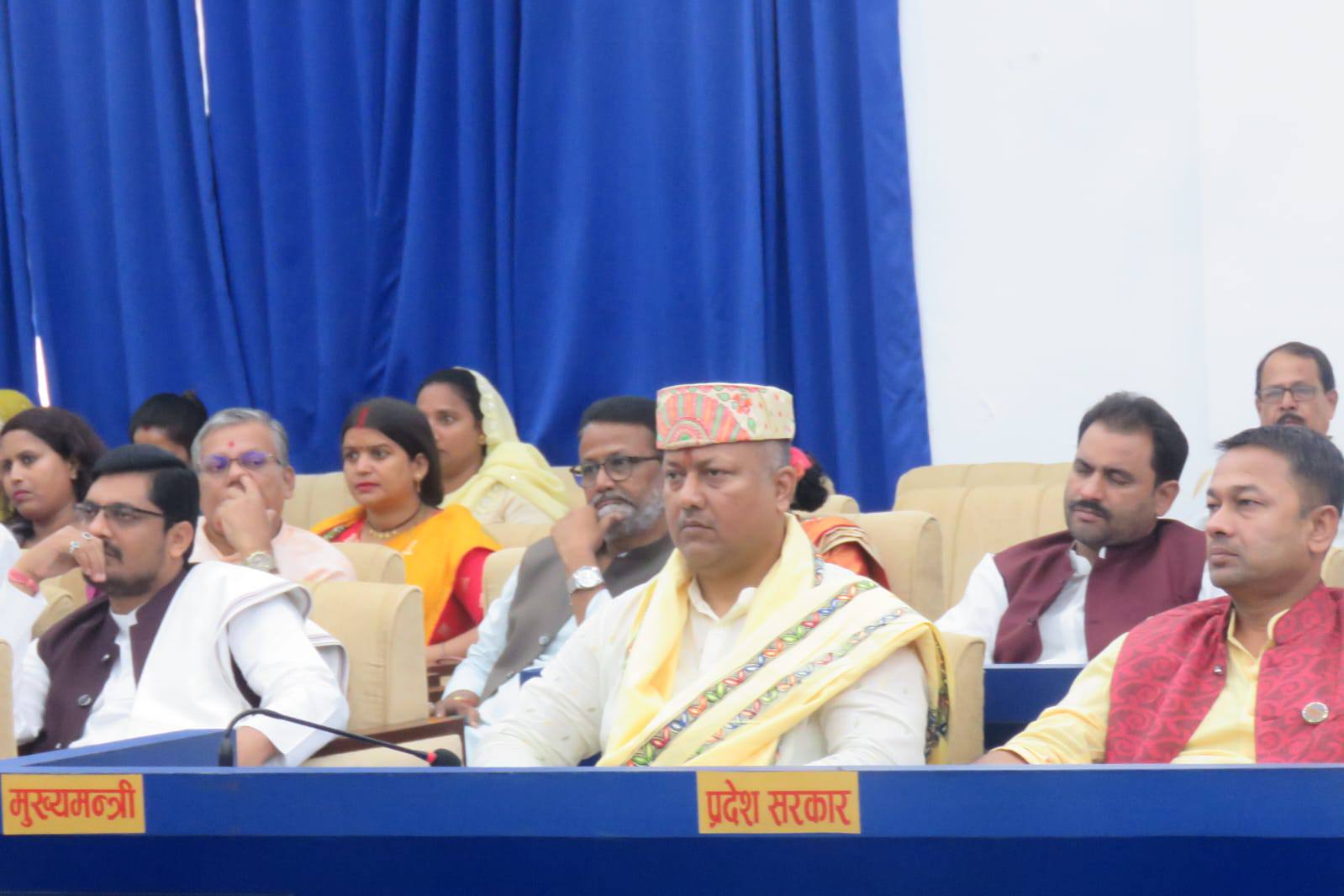  सम्बन्धित शीर्षक 